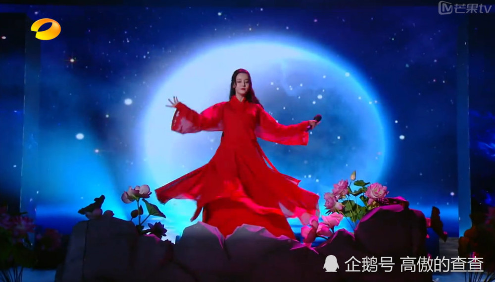 迪丽热巴新年一身红裙超惊艳,跟周渝民组CP太