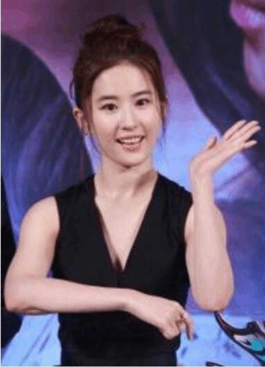 女星们独爱丸子头,热巴丸子头侧颜酷似杨幂,杨