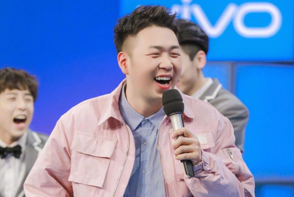 曾是何炅接班人,拿结婚炒作多次,拍戏发生冲突