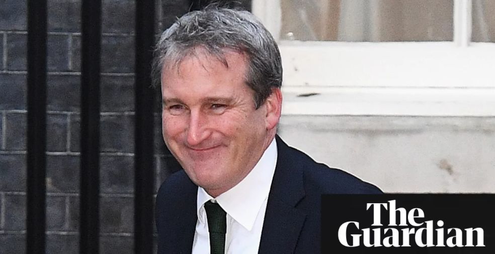 英国大学被迫降低学费,还要开设两年制本科?梅