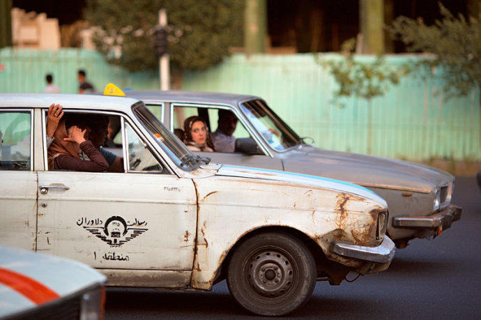 被封锁的多年中东国家伊朗农村,难得一见的生