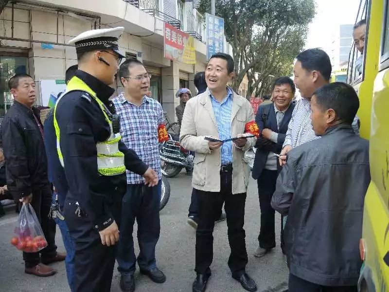 太心痛,重庆交巡警杨雪峰大年初三因公殉职