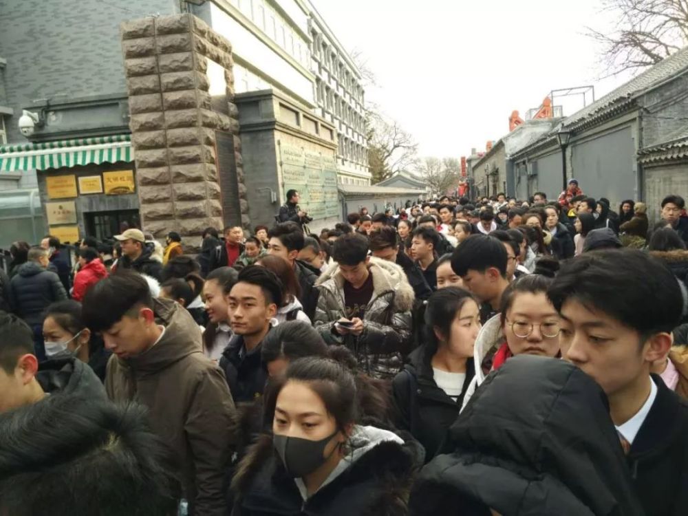 艺考开始!易烊千玺亮相考场,中戏话剧影视表演