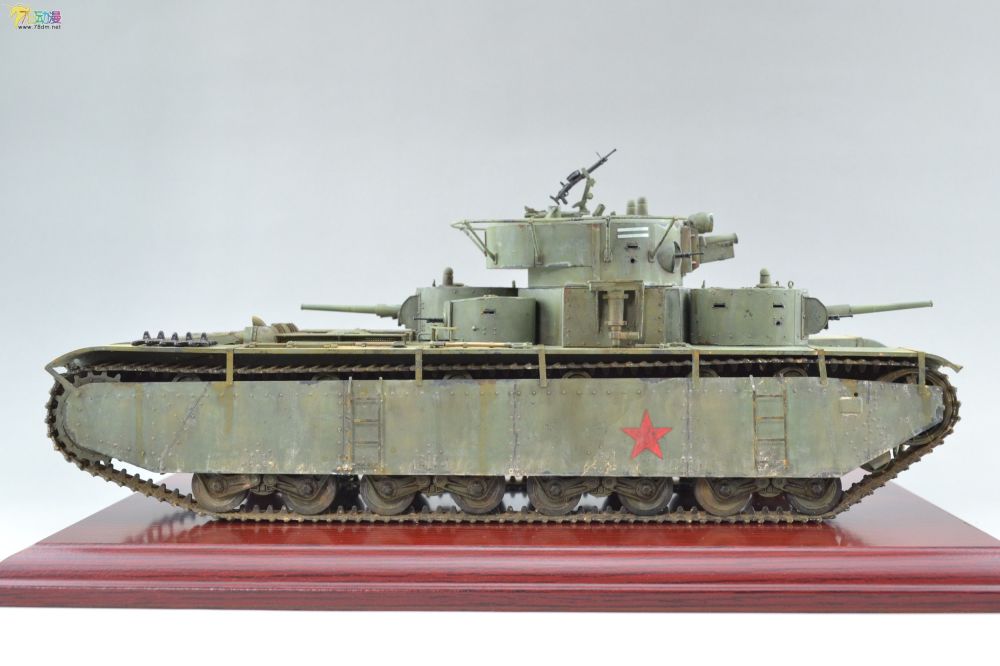重型坦克尽管有着厚重的装甲,但顶部,底部,后部装甲就