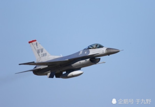 驻日美军又出事!F16战机引擎突然起火,机载副