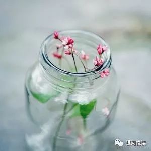 左拾遗:烫烫的,像近义词的嘴唇