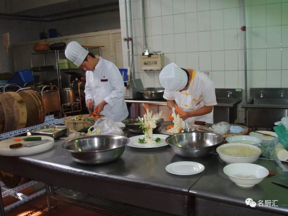 餐厅招聘厨师_招聘食堂厨师(4)