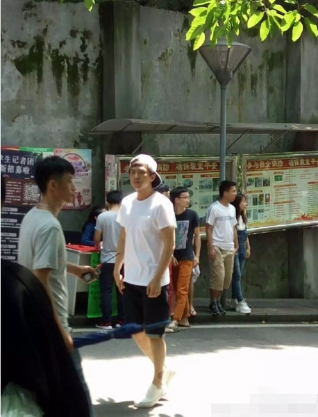 邓超岳云鹏柳岩拍戏 属小岳岳最活跃