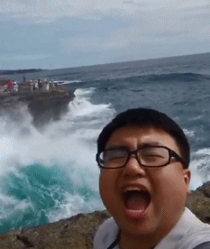 搞笑gif:老板也是有脾气的人