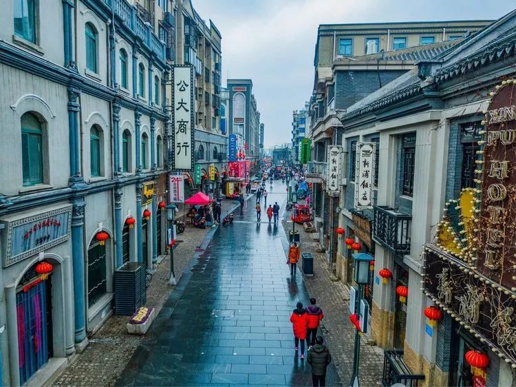 一下雨连云港这条老街就成了油画