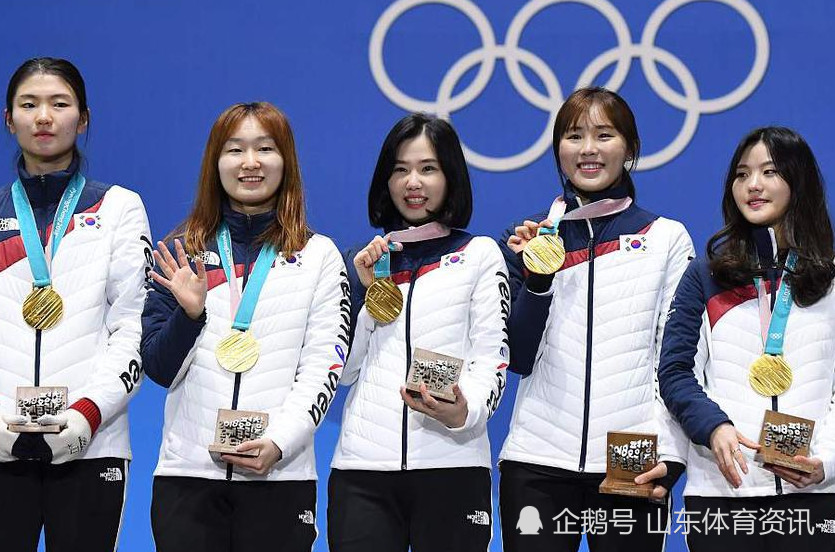 冬奥会韩国短道速滑女队搞怪颁奖 中国队连遭黑手误判