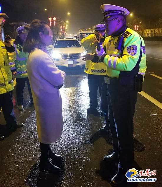 男子酒驾遇交警弃车逃跑 被抓后与朋友串供避