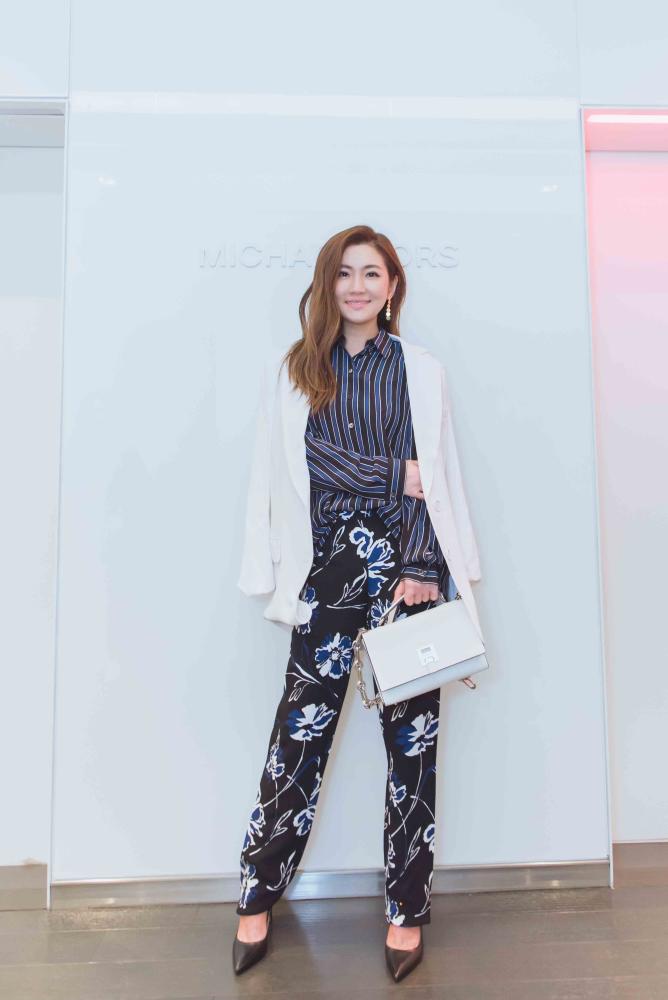 Selina任家萱亮相纽约时装周 白色西装帅气满分