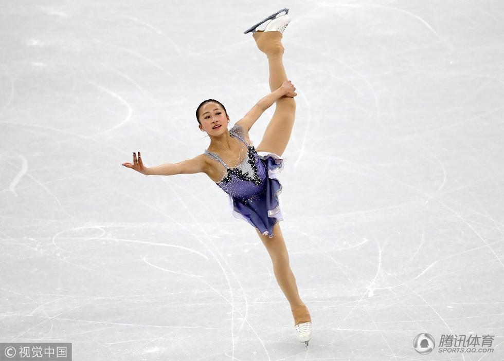 冬奥花样滑冰女子自由滑 中国选手李香凝出场