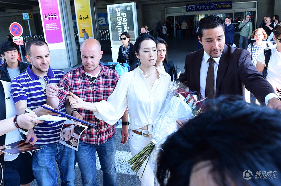 独家:巩俐现身法国 剧透戛纳红毯秀