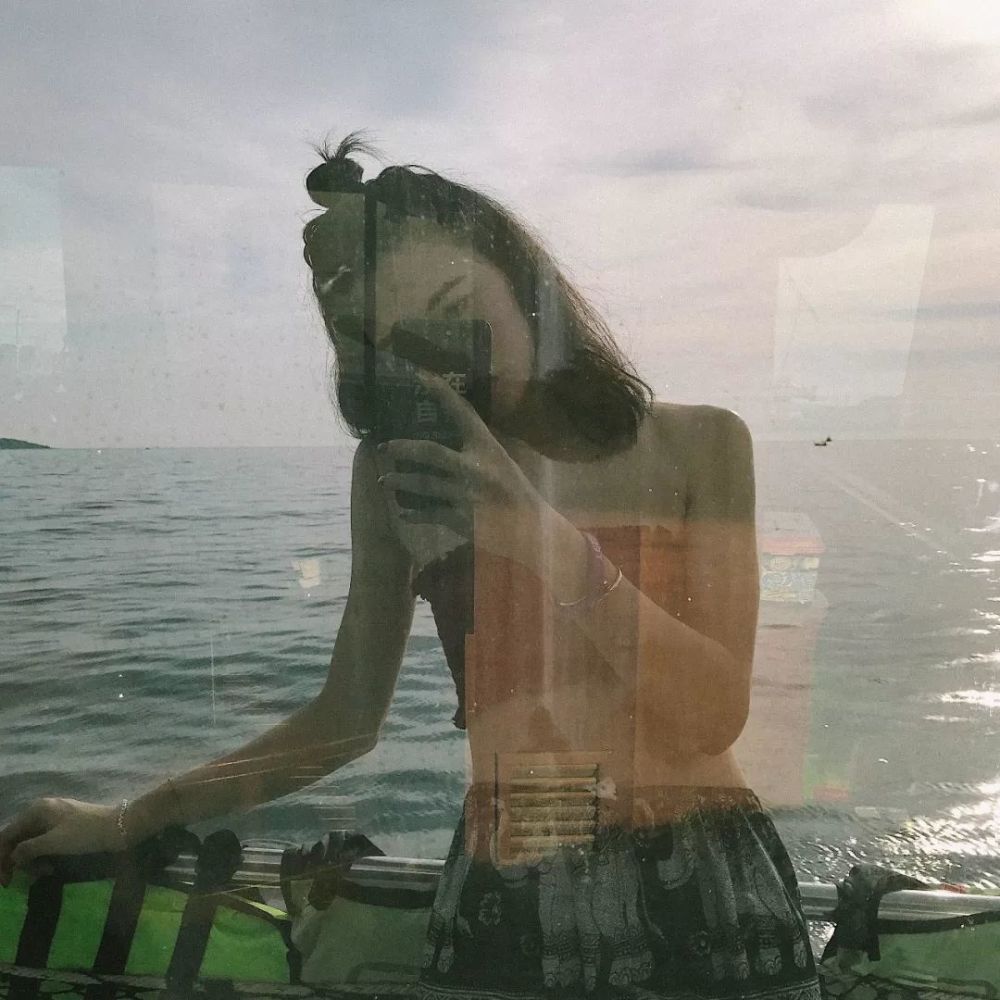 一起去海边躺着喝西瓜冰