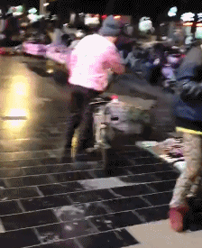 搞笑gif:农村孩子是怎么打台球的,不服来战