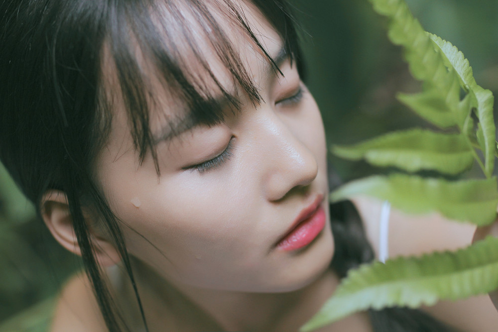 兰心蕙质:比喻女子幽闲聪颖的品性,形容心地善