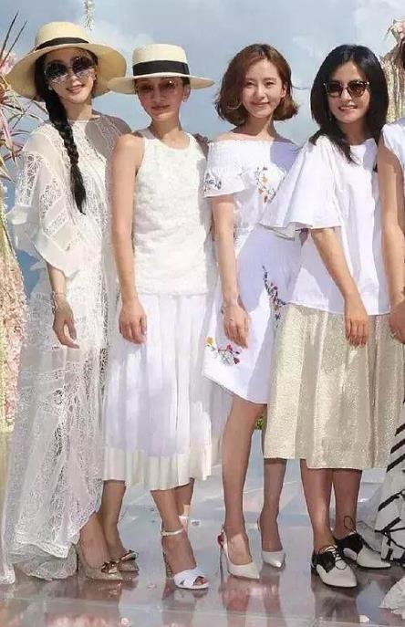 杨幂的身高大家都知道,167cm,这张刘诗诗和杨幂的合照,又能再次主明