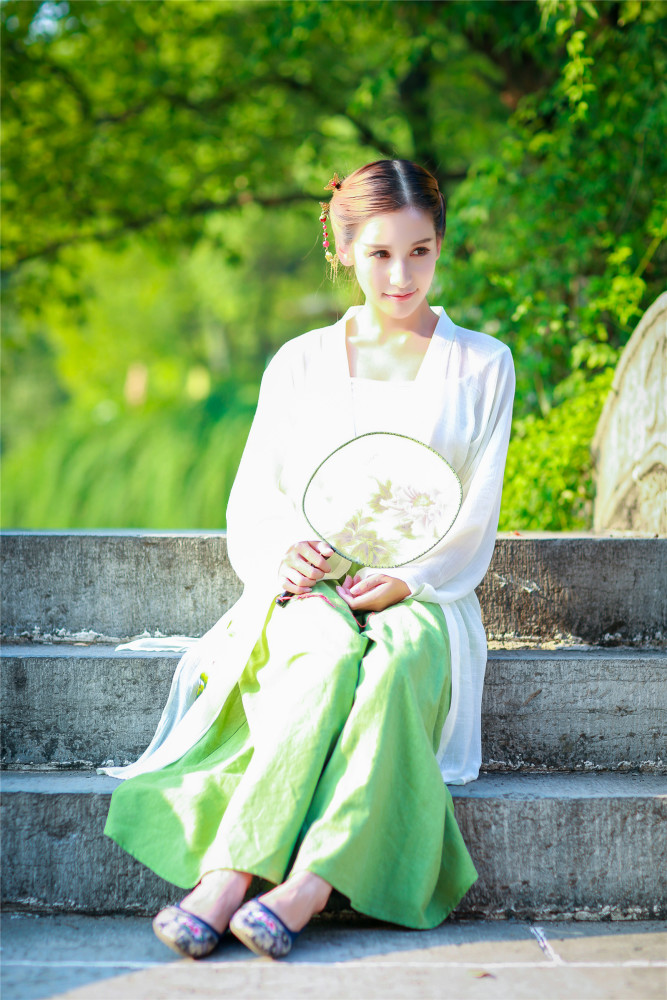 清纯美女,复古大片来袭仙气十足