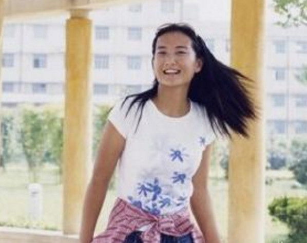 贾玲早年照片曝光,网友:谁知道她到底经历了什么?
