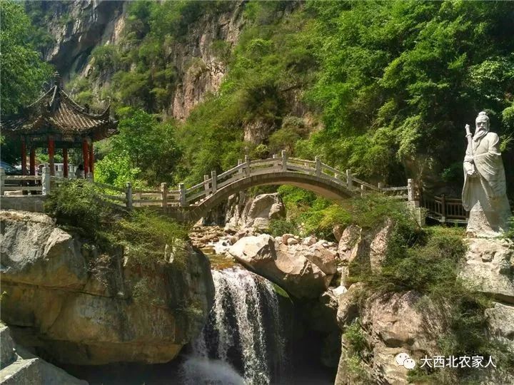 陕西宝鸡红河谷森林公园 穿林涉水 溪水四季长流