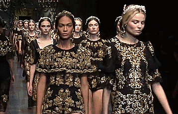 热巴布吕尼同台:时尚届春晚dolce gabbana秀太热闹