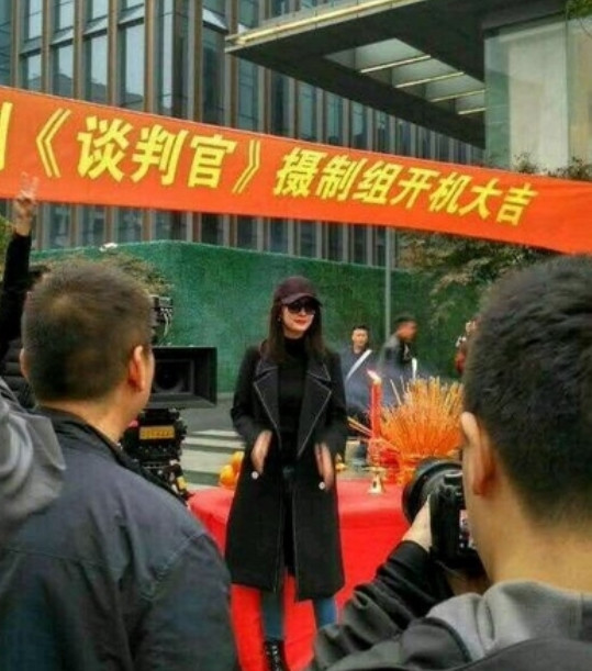 腾格尔撞衫杨幂,买家秀还是卖家秀不重要,主要