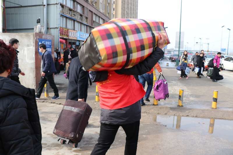 我们永远在路上——六安市青年志愿者服务春运"暖冬行动"活动纪实