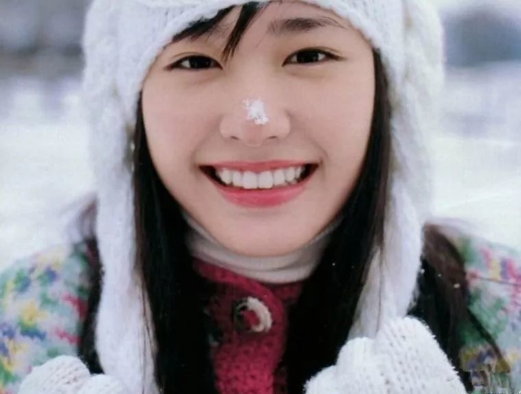 开怀大笑,而是先天条件不允许我们像这些"运气不会太差"的女生这样肆