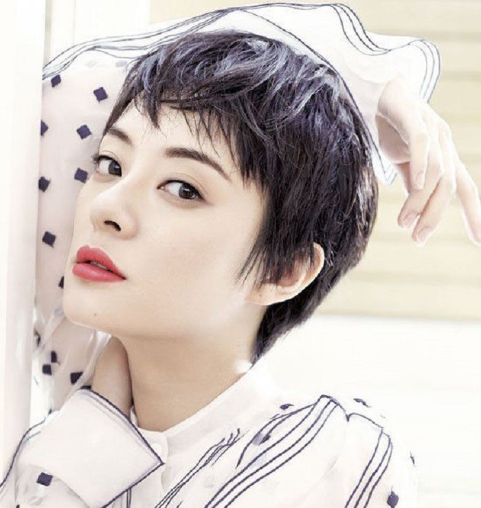 同是35岁的5位女星,张韶涵美出新高度,而她却一脸僵硬