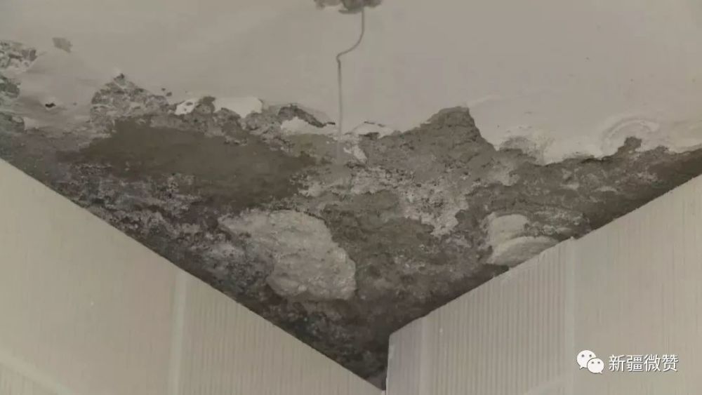 乌鲁木齐一小区住户家里漏水滴滴答答,楼下邻居不开心