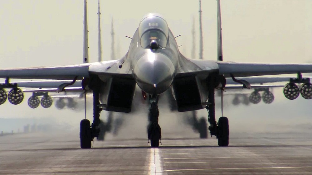 厉害了,我的空军!歼16秀大象漫步,气场不输西方