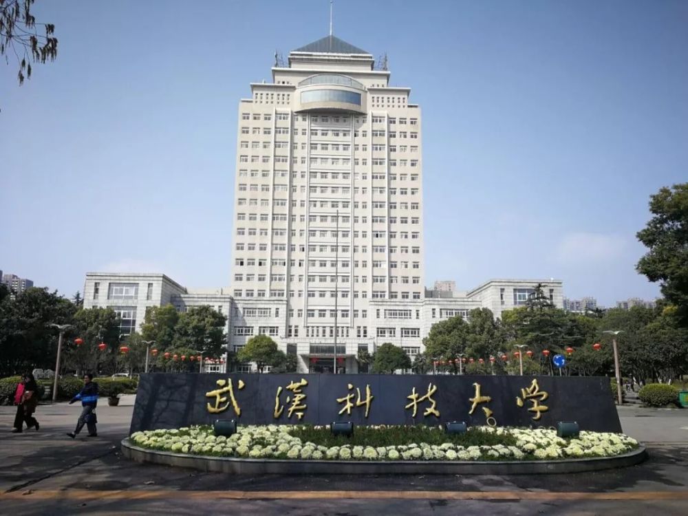 痛心!女研究生被路边护栏卡脖致死,曾为家人放