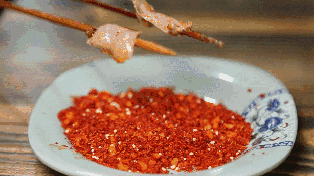 这家开了27年的成都老串串,每次搬迁,都要引发一场