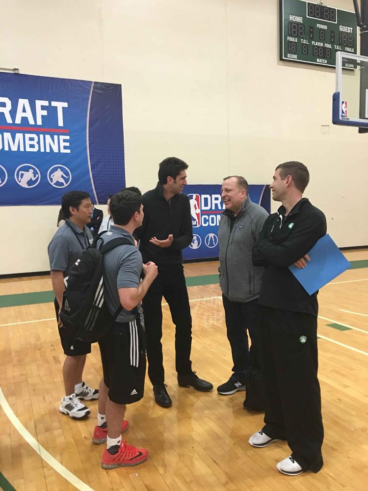 直击周琦体测 引火箭总经理场外观察