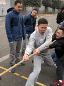 搞笑gif趣图:曾经他是一个王者,夸下了海口,后来喝多了吐了满地