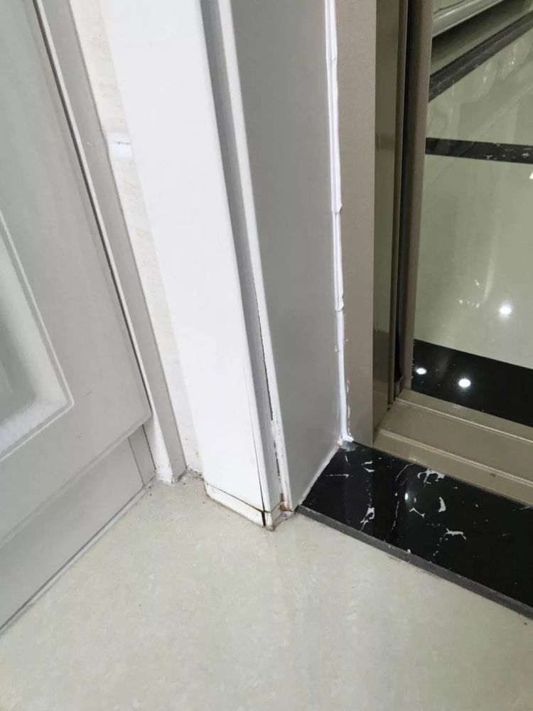 事发阜阳!婚房刚装好,水管就爆裂地板家具全被