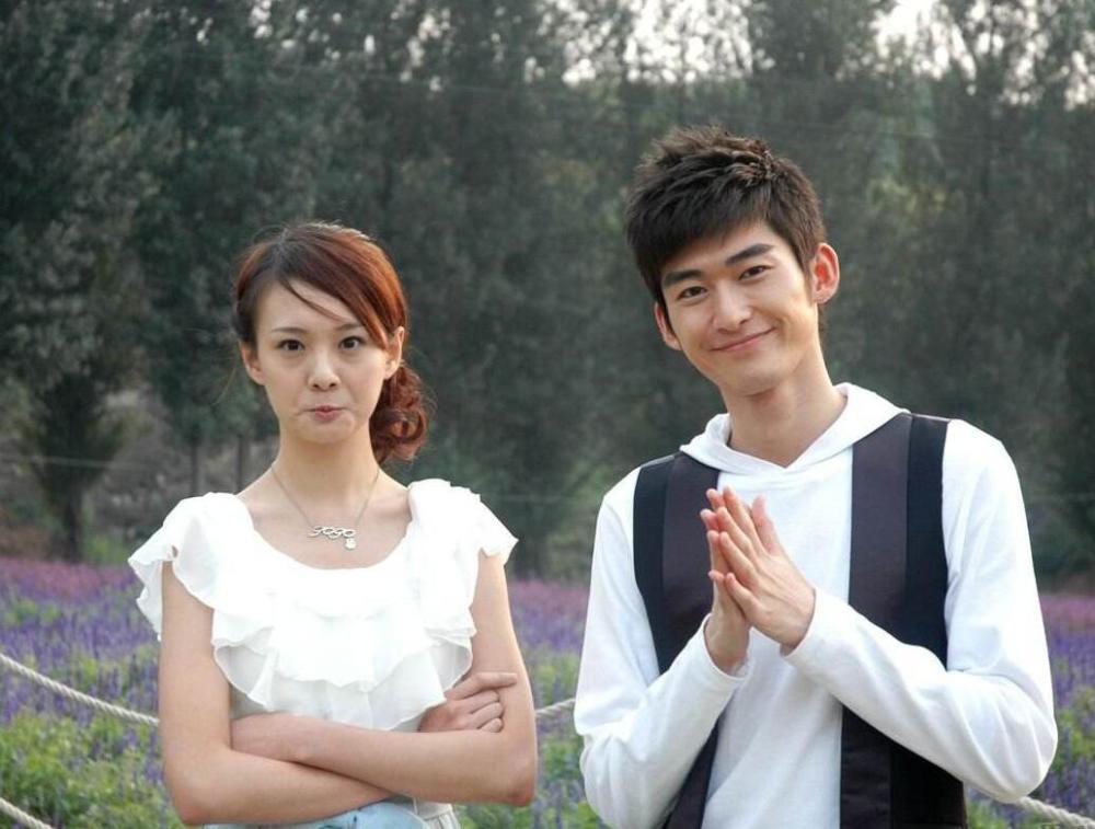 曾因自卑而整容,郑爽终于敢正视自己长相:颜值