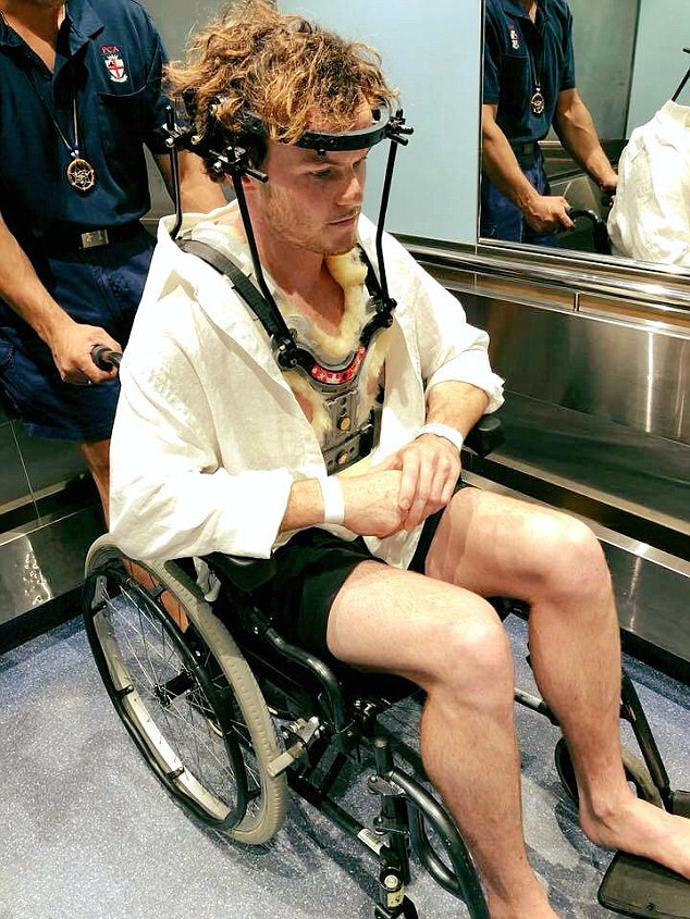 澳洲男子摔倒后脖子痛,医生说热敷就好,理疗师