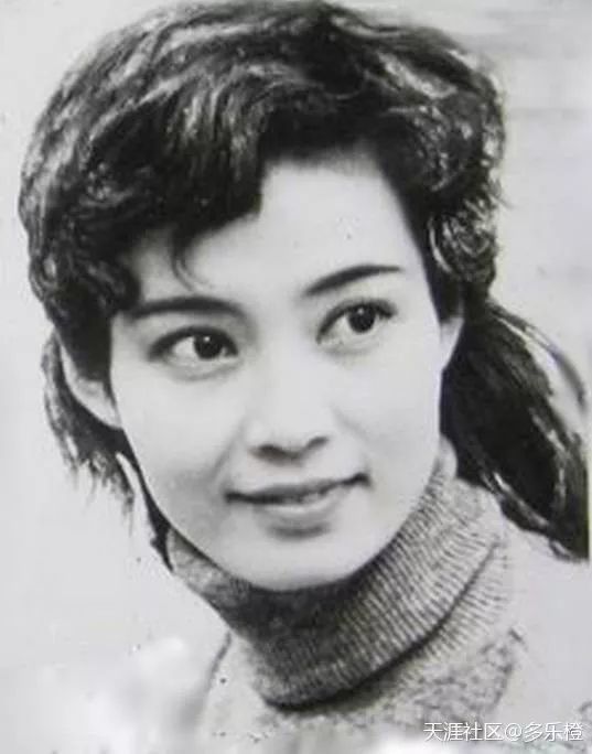 《杜十娘》,《人到中年》,《寒夜》《末代皇后》都是潘虹的早期代表作