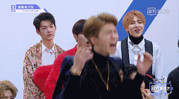 蔡徐坤眼影唇膏&朱正廷化妆包，练习生们的面膜我们都扒出来了