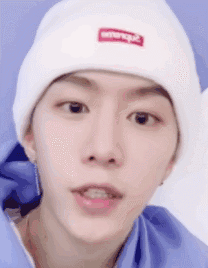 蔡徐坤眼影唇膏&朱正廷化妆包，练习生们的面膜我们都扒出来了