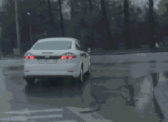 搞笑图:大哥,你真壮夏天穿成这样不累吗