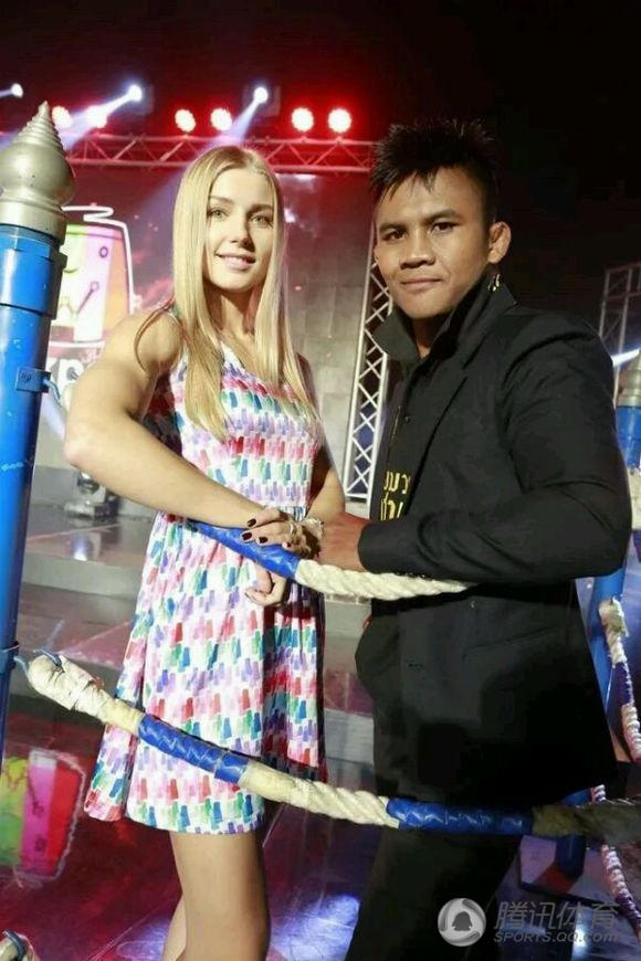 白俄小姐爱最硬男人 盼播求KO一龙_学生时代