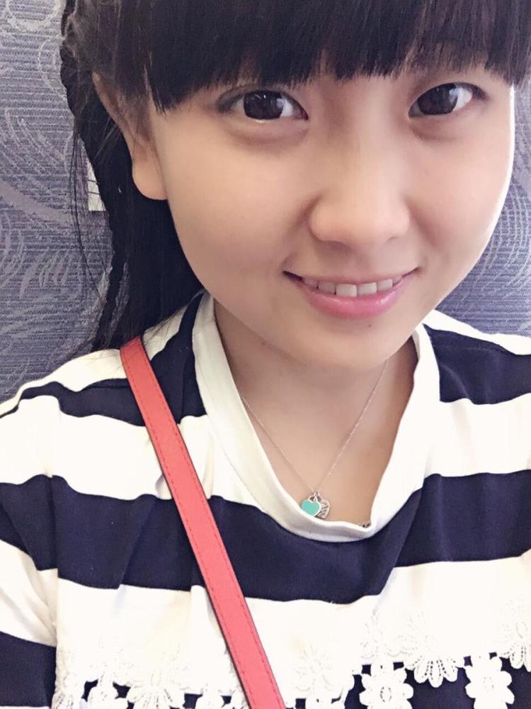 萌妹最爱巴萨和红军 兼职网络女主播