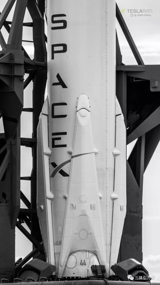 spacex把一颗公交车大的卫星,成功送到3.6万公里轨道