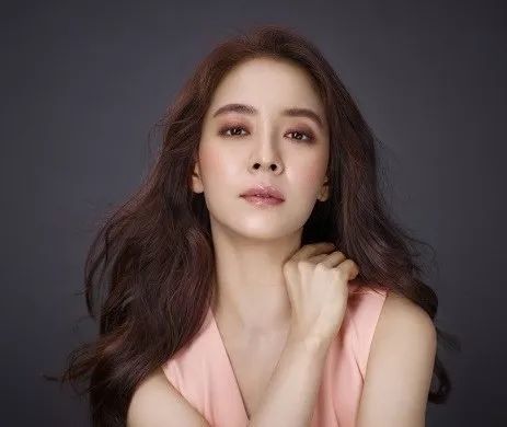 最新韩娱资讯-李钟硕 朴信惠 林允儿 惠利 李栋