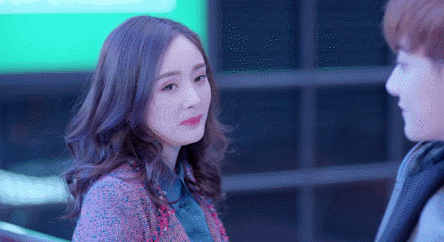 《谈判官》杨幂微表情丰富,有双下巴也美!月牙笑更是能俘获人心