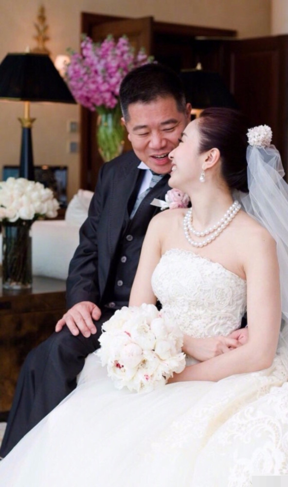 梦见和老公照婚纱照_毛晓彤和老公的婚纱照